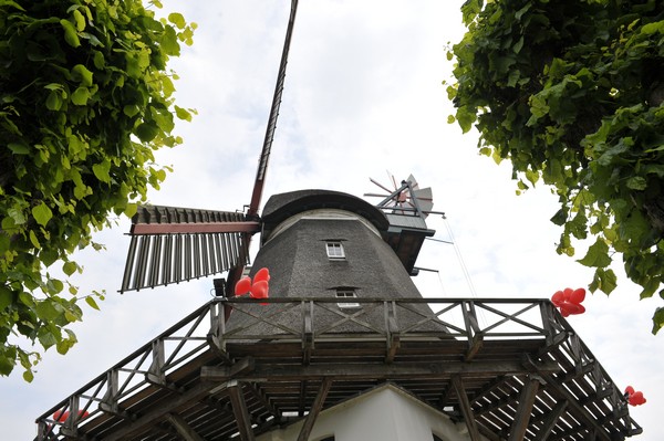 Windmühle festlich geschmückt